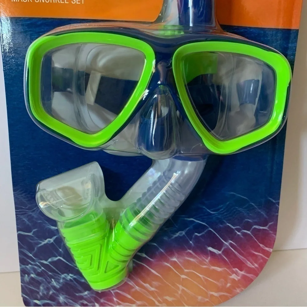 NIP. SPEEDO Junior Snorkel Set
